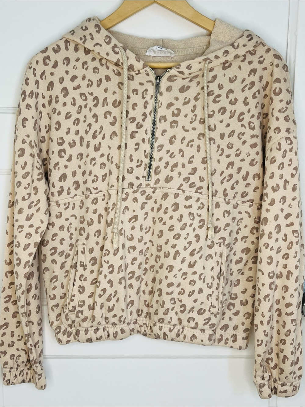 Olive & Oak Women’s Beige Leopard Half-Zip Hooded Pullover Size M